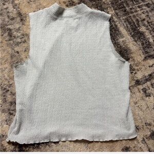 Elegant Sleeveless Cropped White Women's Tank Top